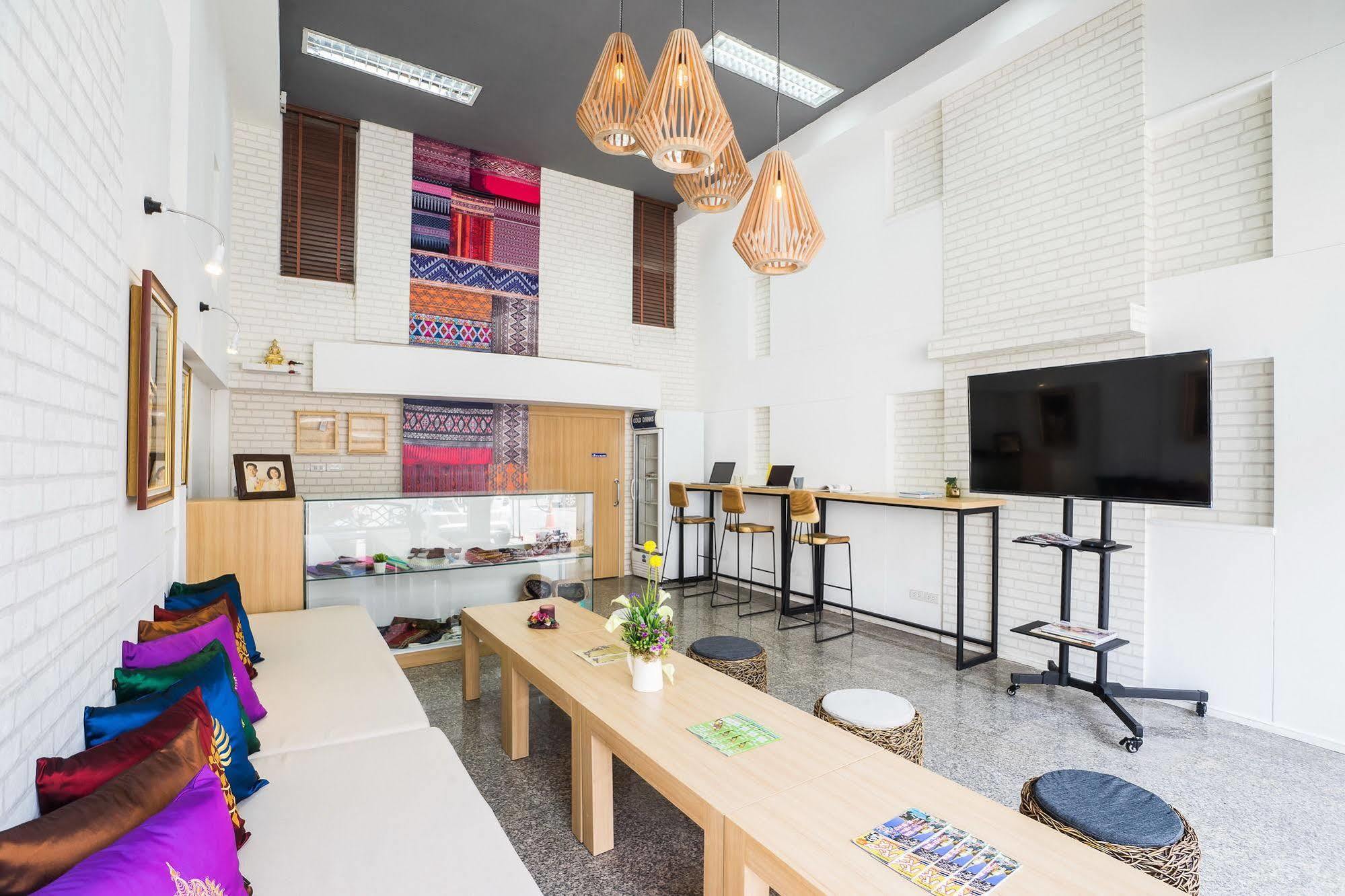 Hostel At Thonglor Bangkok Bagian luar foto
