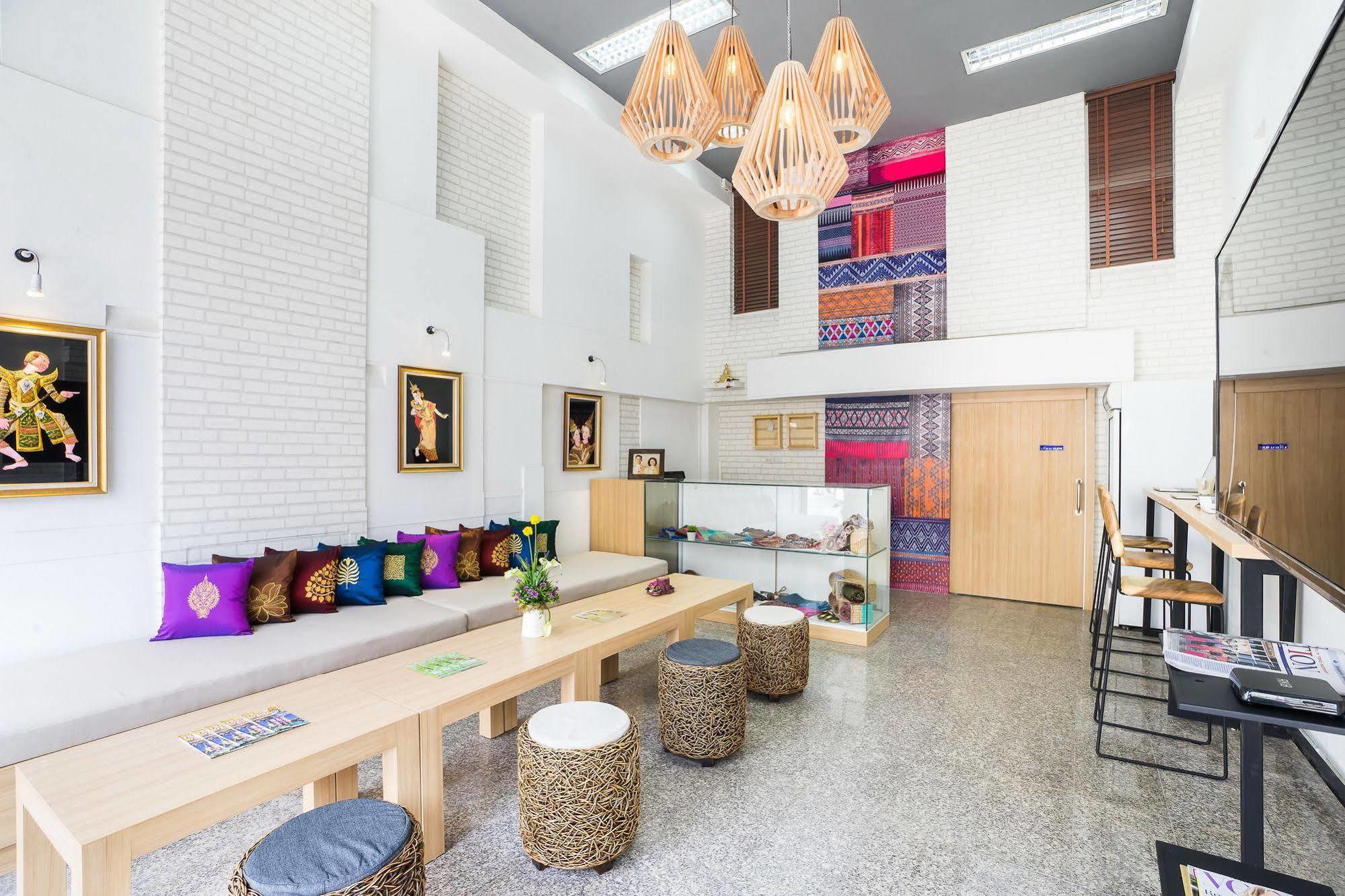 Hostel At Thonglor Bangkok Bagian luar foto