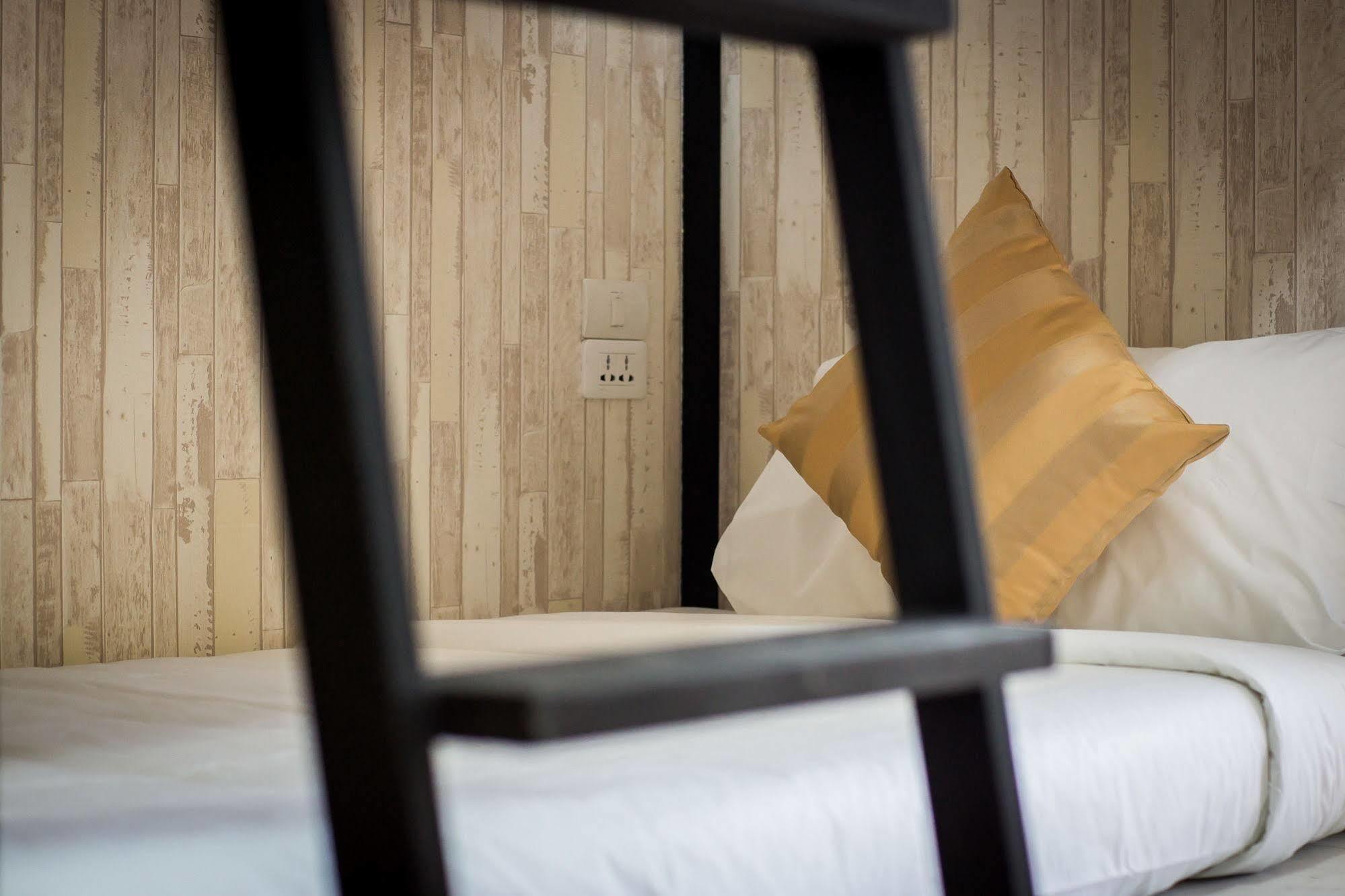Hostel At Thonglor Bangkok Bagian luar foto