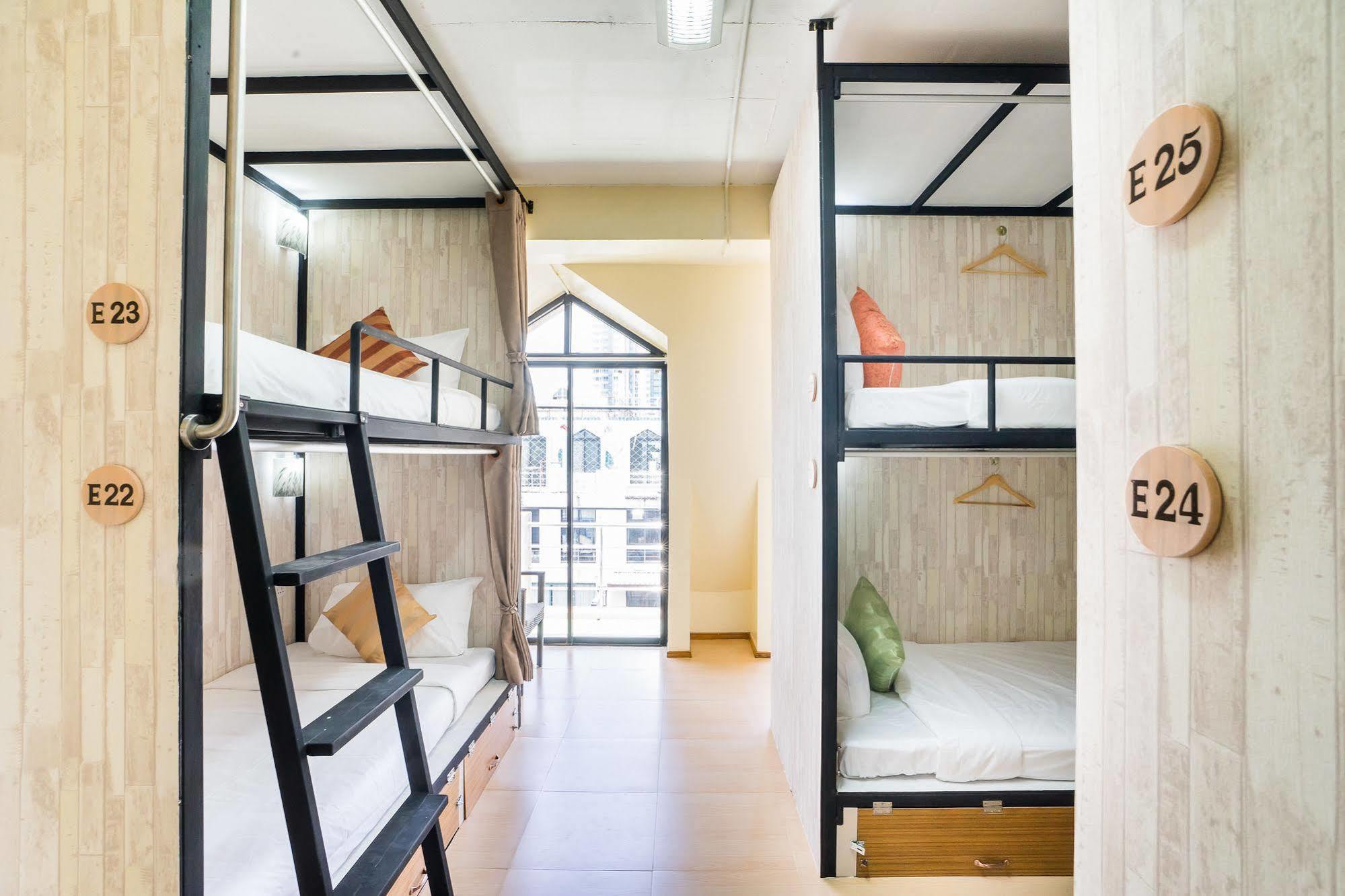 Hostel At Thonglor Bangkok Bagian luar foto