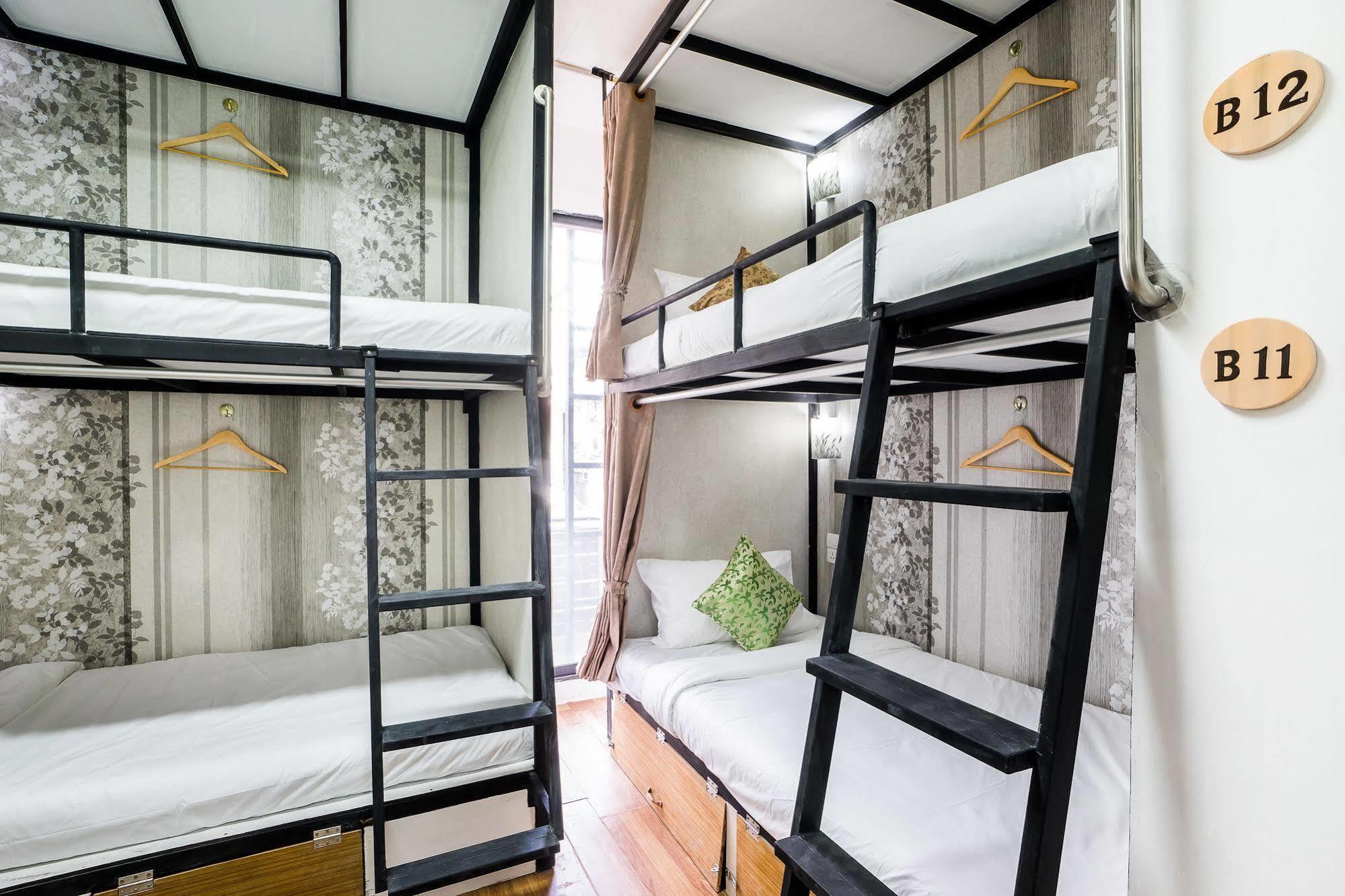 Hostel At Thonglor Bangkok Bagian luar foto