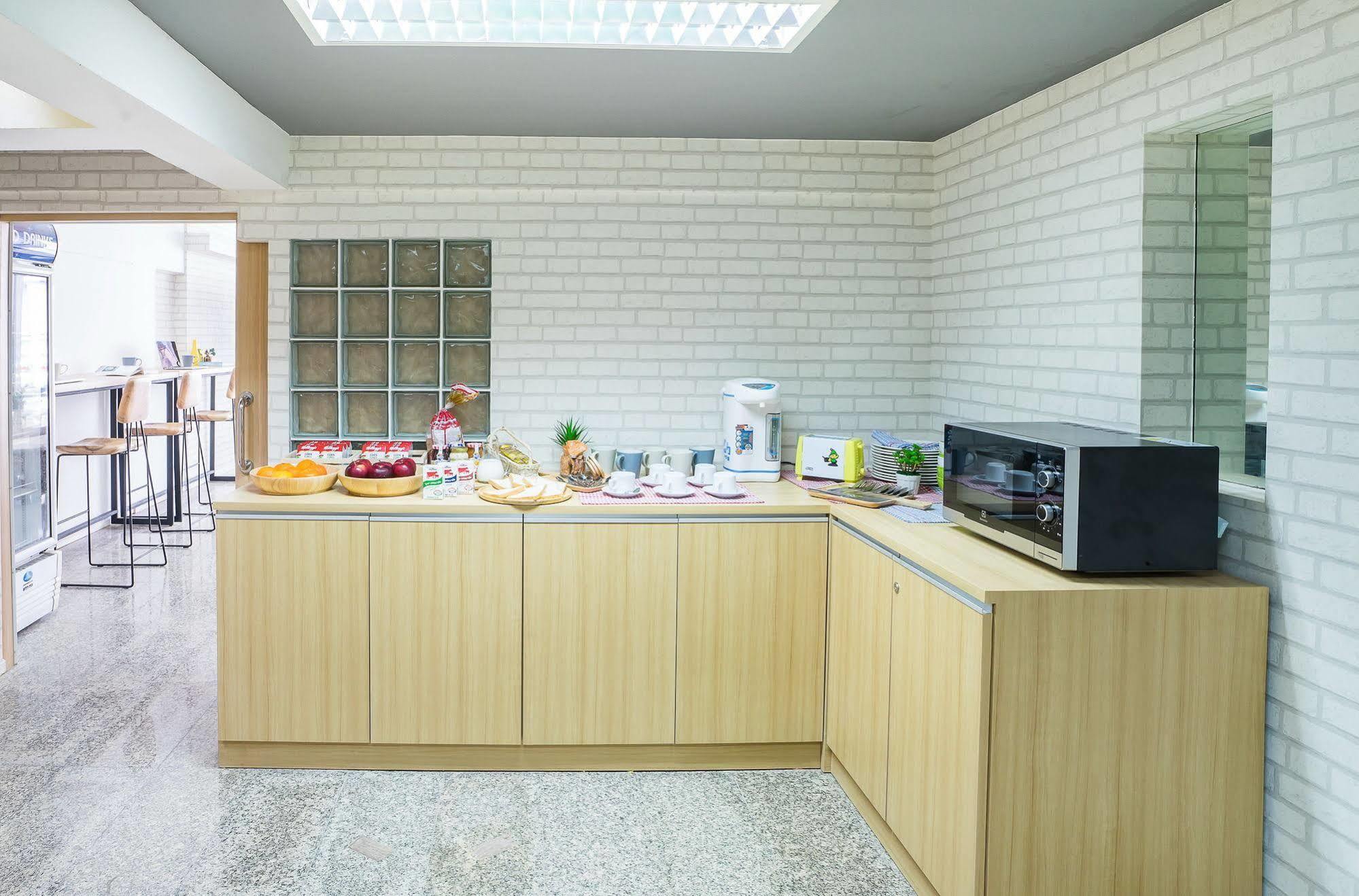 Hostel At Thonglor Bangkok Bagian luar foto