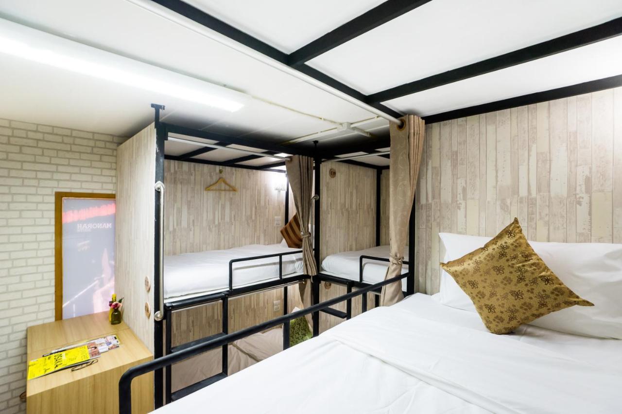 Hostel At Thonglor Bangkok Bagian luar foto